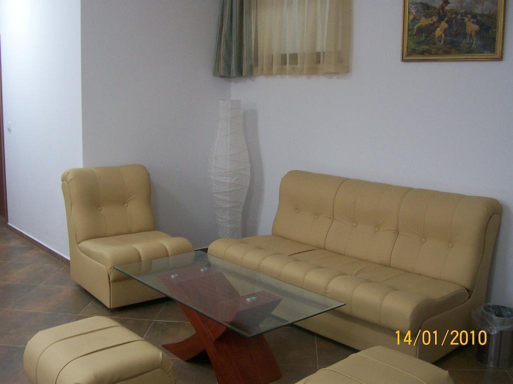 Hera Guest House ชิฟลิค ภายนอก รูปภาพ