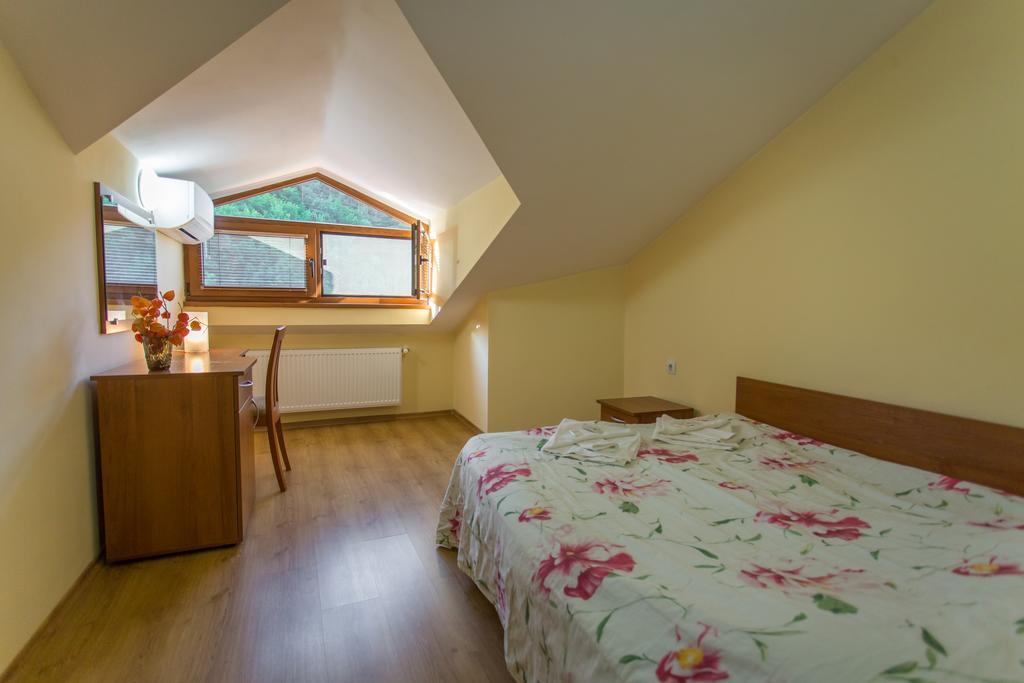 Hera Guest House ชิฟลิค ภายนอก รูปภาพ