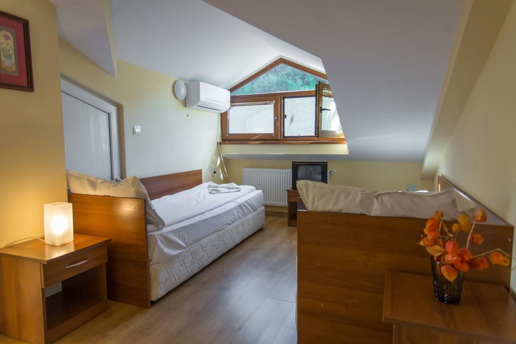 Hera Guest House ชิฟลิค ภายนอก รูปภาพ