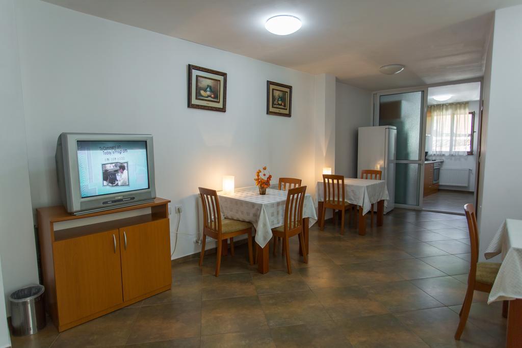 Hera Guest House ชิฟลิค ภายนอก รูปภาพ