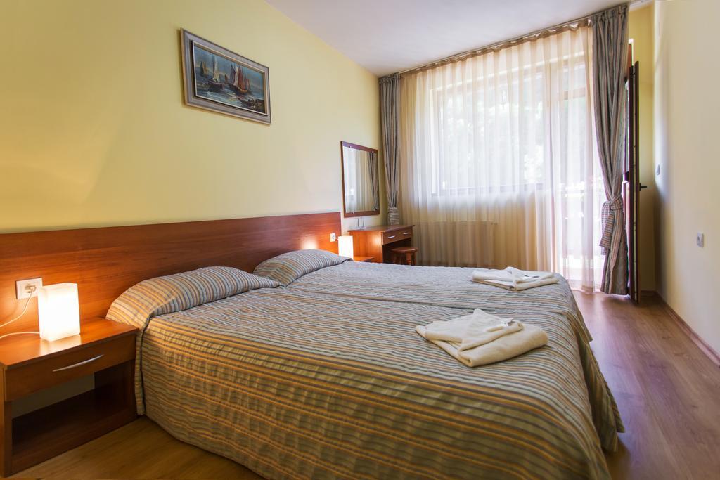 Hera Guest House ชิฟลิค ภายนอก รูปภาพ