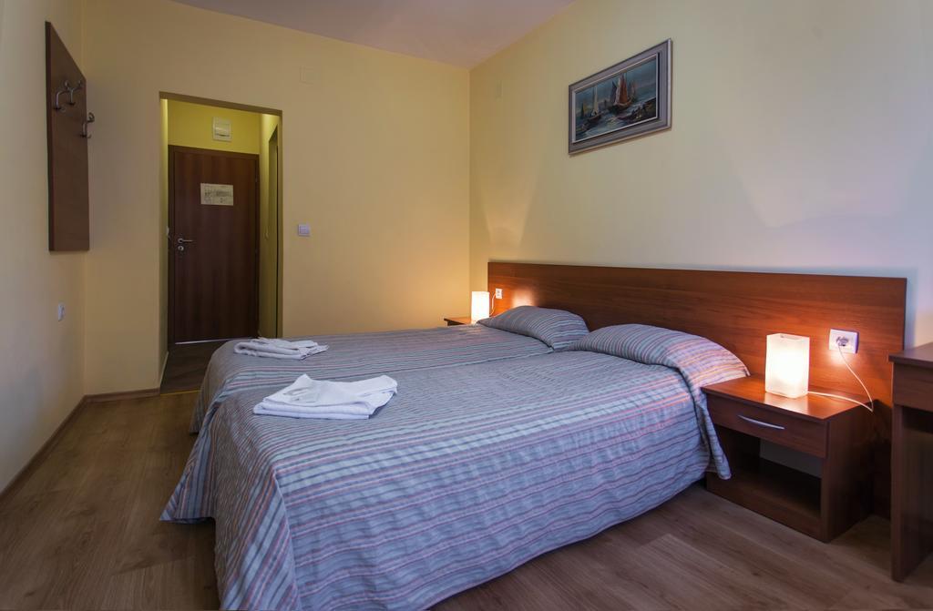 Hera Guest House ชิฟลิค ภายนอก รูปภาพ
